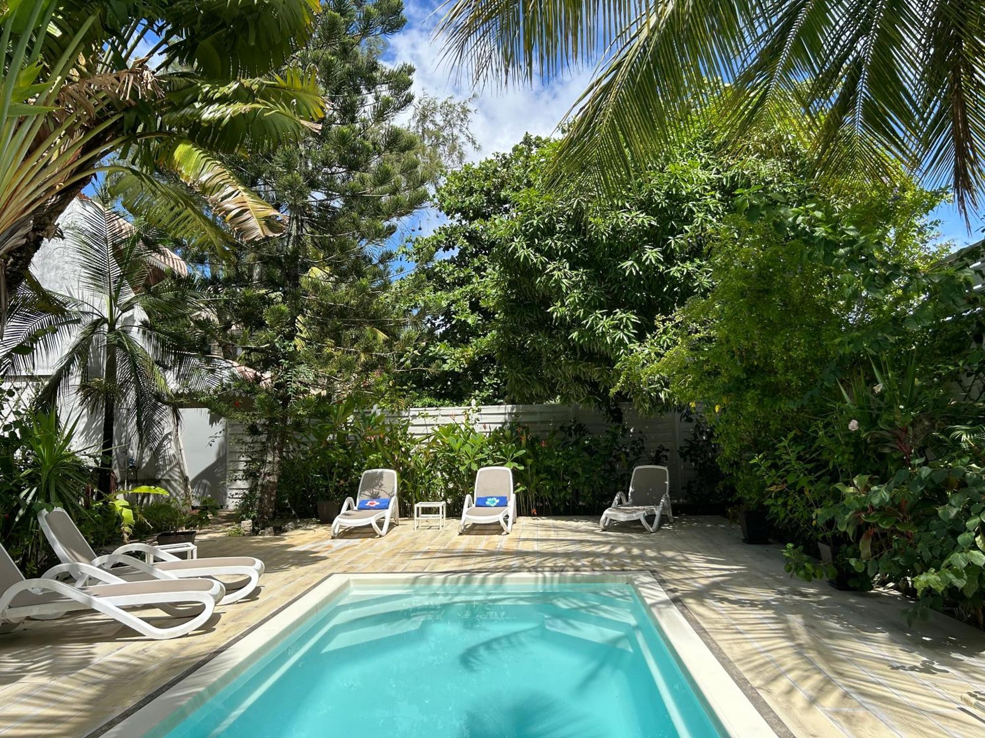 Lush Garden With Private Pool *